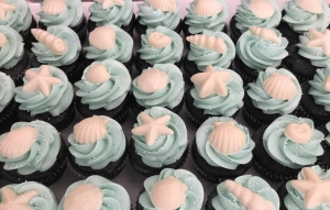 Cupcakes with White Chocolate Shells