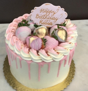 Drip Cake Pink with Strawberries