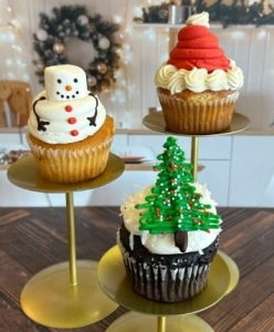 Holiday Trio of Cupcakes 