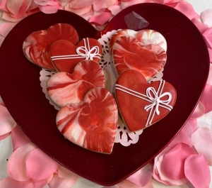 Marble and Bow Heart Cookies 