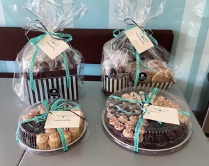 Mini Cupcake Trays and Cookie Gift Baskets