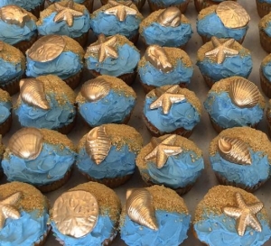 Golden Sea Shell Cupcakes